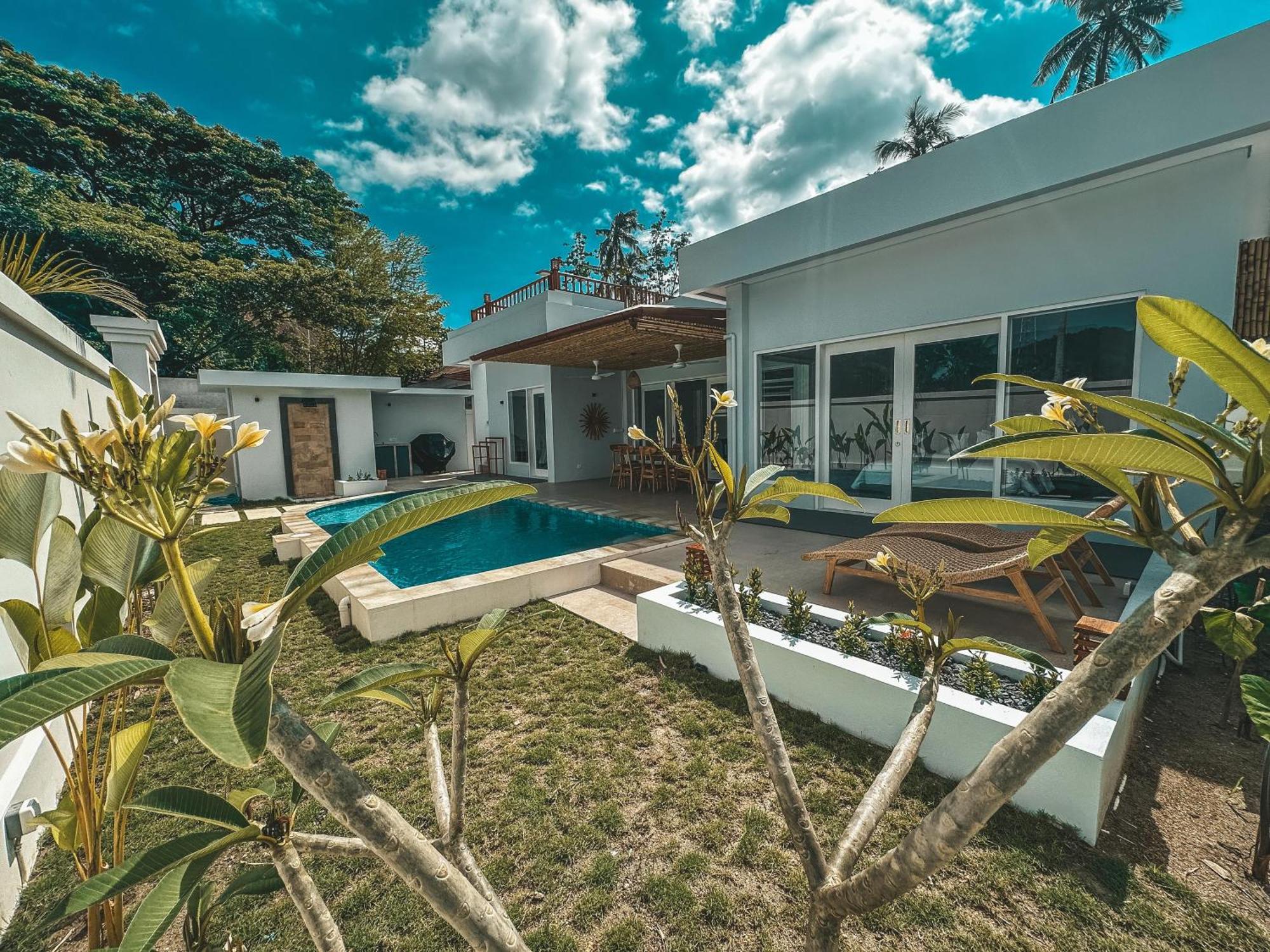 Tropik Resort Lombok Selong Belanak Bilik gambar